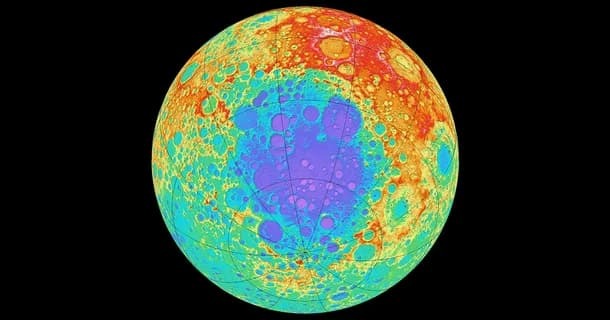 תעלומה: אסטרונומים מגלים מבנה מתכתי גדול על הירח; תראה