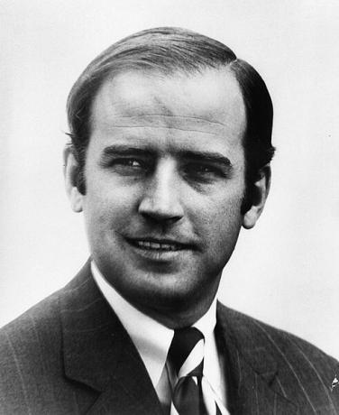 1973년 상원의원 조 바이든의 공식 사진.