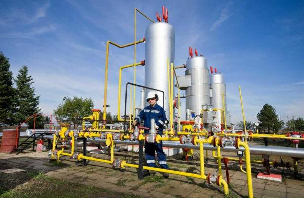Gaz ziemny to rodzaj paliwa kopalnego, który ma duże rezerwy.