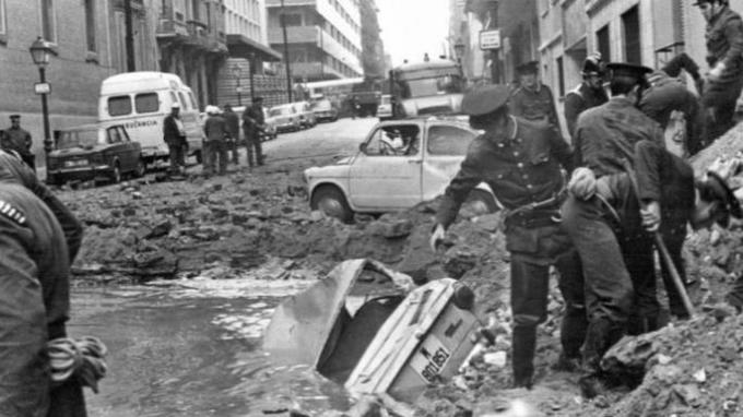มุมมองของถนน Claudio Coello หลังจากการระเบิดที่สังหารรัฐมนตรี Carrero Blanco ในปี 1973