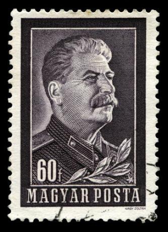 Stalin zomrel 5. marca 1953, obeť mozgovej príhody. [3]