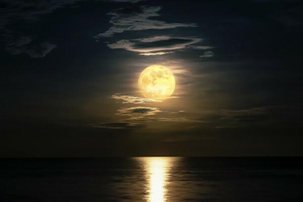 Supermoon, a phenomenon that, in 2023, will occur simultaneously with the phenomenon of the Blue Moon.