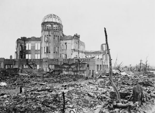 Hiroşima kentinde atom bombasının neden olduğu yıkım*