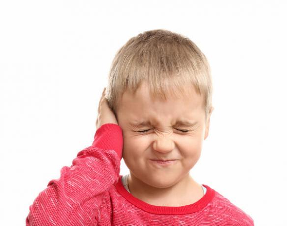 Otitis is an infection that affects the ear, causing pain in the ear.