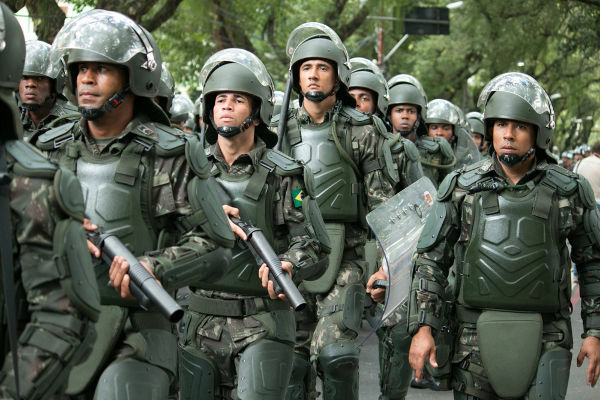 7. září se ve velkých městech v Brazílii konají vojenské přehlídky. [1]