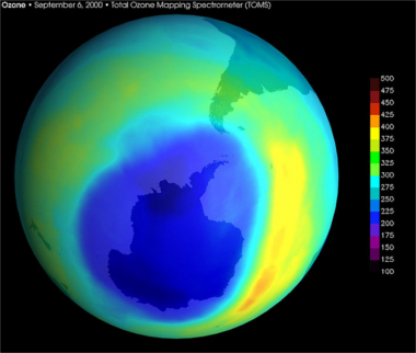 НАСА-ин сателитски снимак „рупе“ у озонском омотачу изнад Антарктика, септембар 2000