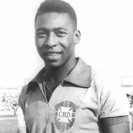Pelé in his first years of career working for CBD. [3]