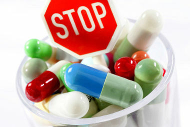 Наркотики, употребляемые без консультации с врачом и в чрезмерных количествах, могут привести к зависимости