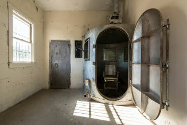 Gaz odası, yavaş ve acılı bir süreç olduğu için en acımasız infaz yöntemlerinden biri olarak kabul edilir.