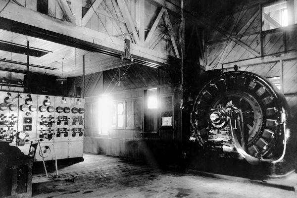 Generator built by Nikola Tesla and George Westinghouse at Westinghouse Electric & Manufacturing Company.