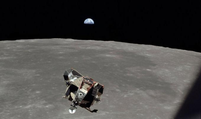 Miti in resnice o prihodu človeka na Luno