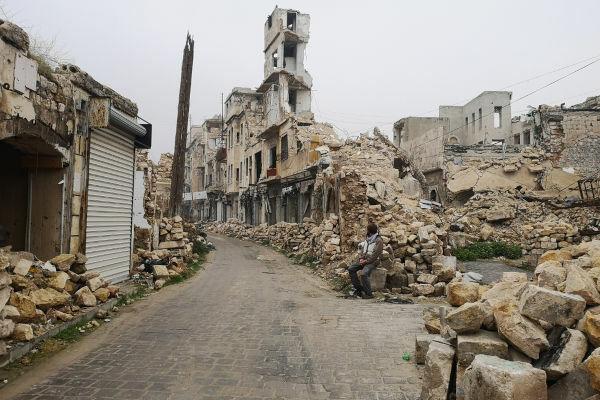 Aleppo by ble totalt ødelagt på grunn av bombingene den led.