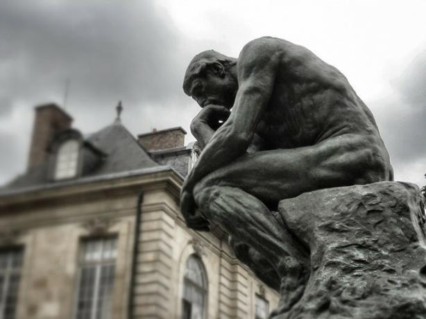 A gondolkodó, Auguste Rodin szobra Párizsban