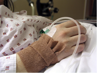 Brug af morfin til at lindre smerter hos en terminal kræftpatient