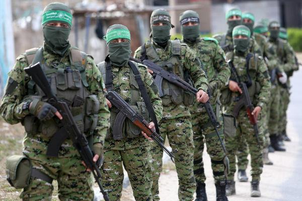ฮามาสเป็นองค์กรอิสลามิสต์ที่ต่อสู้กับอิสราเอล กองกำลังติดอาวุธขององค์กรนี้รู้จักกันในชื่อกองพล Izz ad-Din al-Qassam [1]