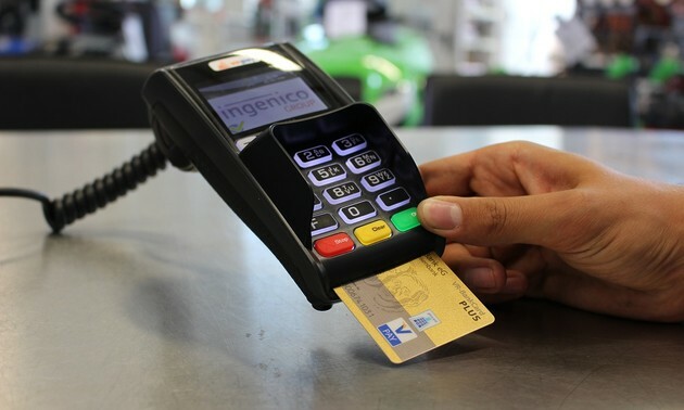 Credit and debit card machine