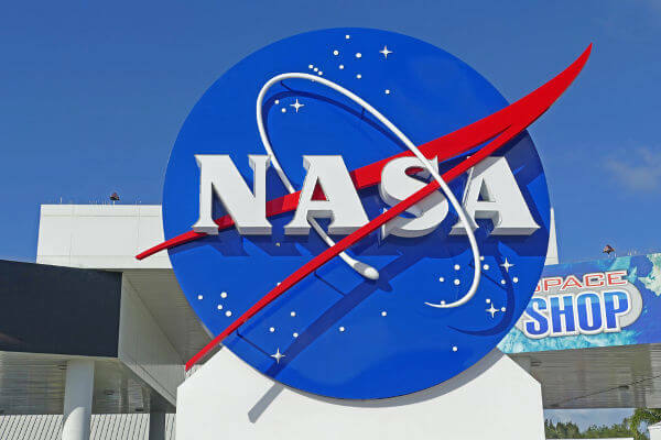 NASA byla vytvořena jako součást amerického úsilí konkurovat Sovětům v průzkumu vesmíru. ***