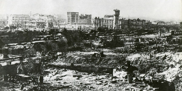 Stalingrad'da 1942 ve 1943 yılları arasında şehirde meydana gelen savaşın yol açtığı yıkım.