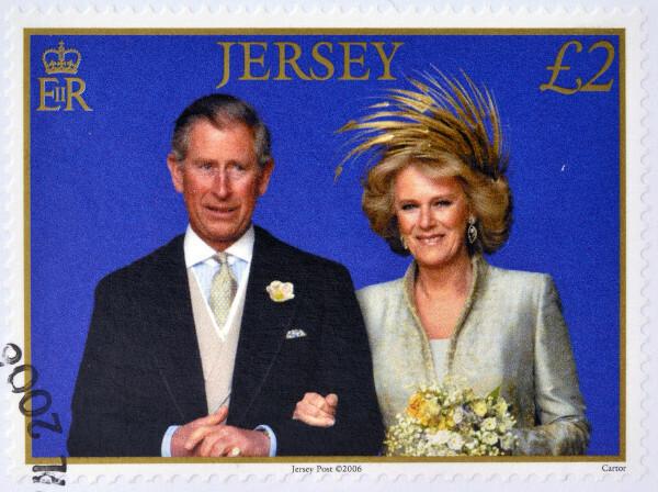 Марка, напечатанная в Джерси в ознаменование свадьбы Чарльза, тогдашнего принца Уэльского, и Камиллы Паркер Боулз, около 2006 года. [3]