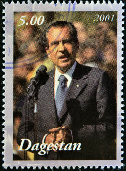 リチャード・ニクソン大統領は、ベトナム戦争への米国の参加を終わらせる停戦に署名しました*