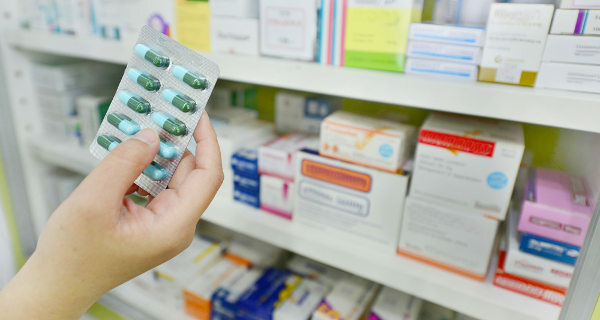 Medicamentele eliberate pe bază de prescripție medicală sunt, de asemenea, considerate medicamente.