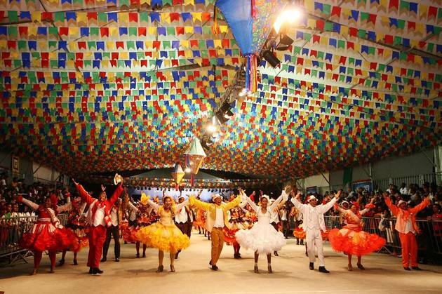 Brasiilia folkloor: legendid, mängud, laulud, tantsud ja peod