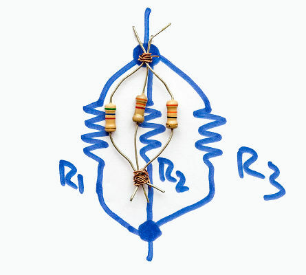 Parallelt forbundet er den elektriske strøm opdelt mellem de forskellige grene af kredsløbet.
