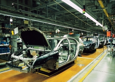 De meeste auto-industrieën zijn eigenlijk alleen verantwoordelijk voor het assembleren van auto's