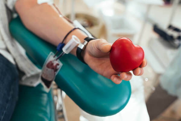 कुछ लोगों को रक्तदान करने में अस्थायी बाधाएं होती हैं।