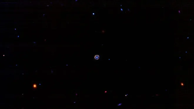 Einstein-gyűrű a James Webb-teleszkópnál.